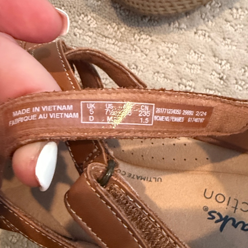 Clarks Women's Tan Strappy Sandals 7.5 - Picture 4 of 4